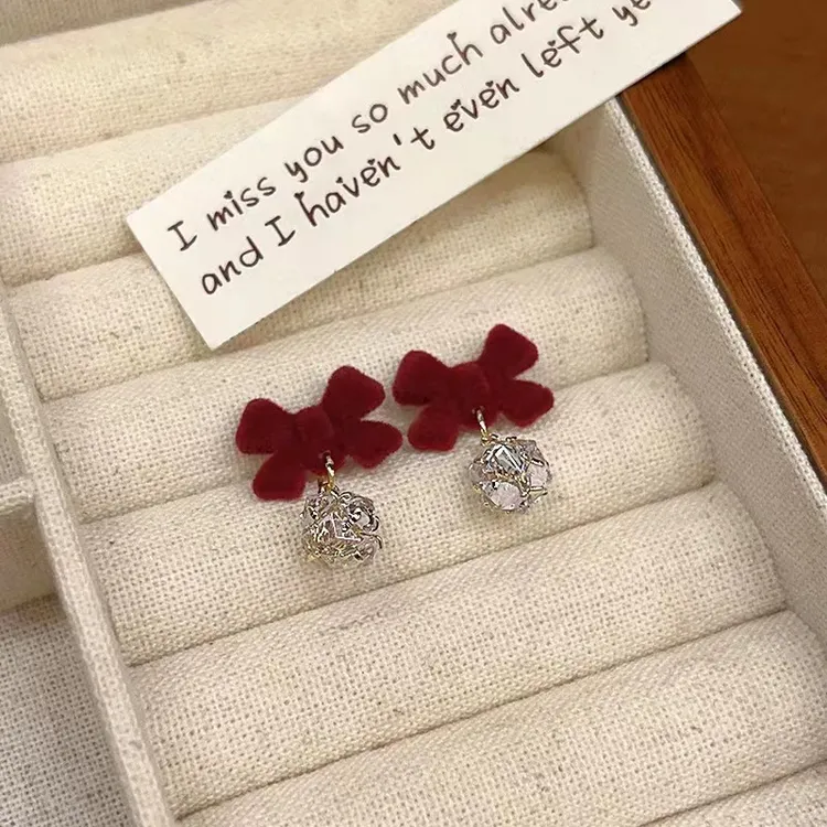 铜合金耳饰 红色蝴蝶结耳环女植绒秋冬小众轻奢时尚耳钉过年耳饰