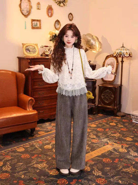 2025新款蕾丝加绒打底女秋冬设计感超好看保暖叠穿内搭加厚网红