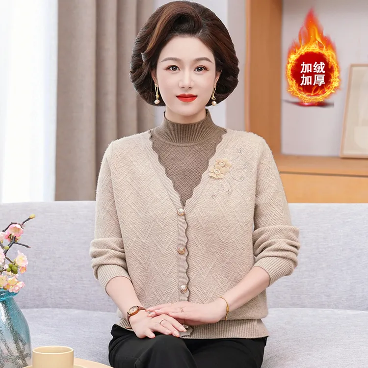 妈妈冬装加绒加厚毛衣保暖打底衫中老年女假两件内搭一体绒针织衫