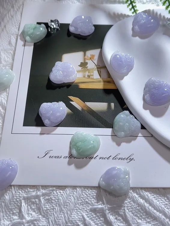 翡翠A货冰紫罗兰冰甜阳绿春带彩佛公吊坠多样性发一件