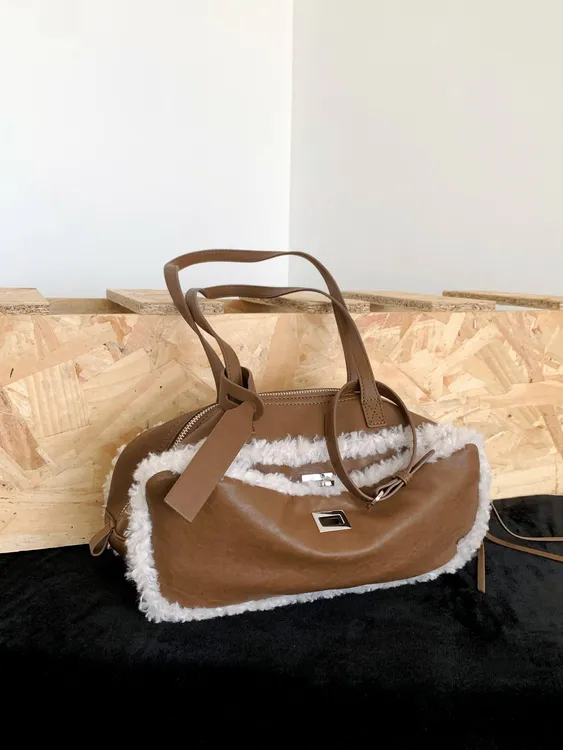 秋冬新款毛绒保龄球包包小号拼接毛毛边日常百搭手提单肩大包包女