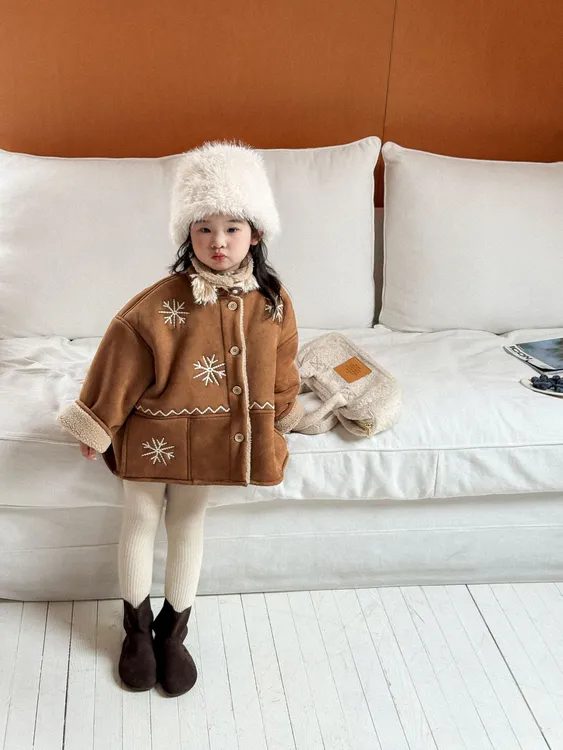 2025冬季新款韩版童装女童雪花刺绣麂皮外套内里羊羔毛加绒大衣
