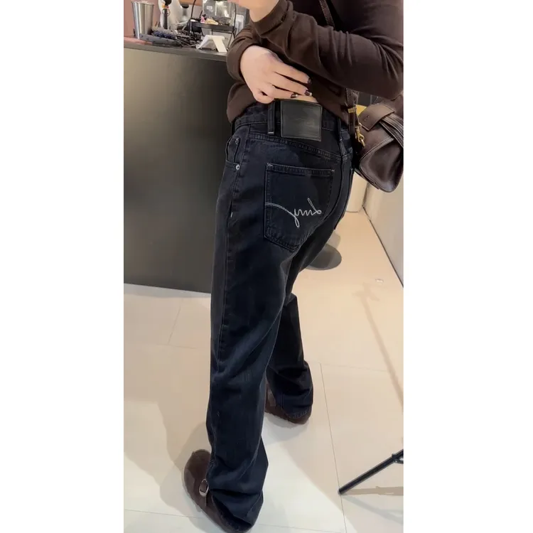 艾塔莉窄版直筒裤显瘦黑灰色时尚百搭牛仔裤女秋冬新款梨形身材