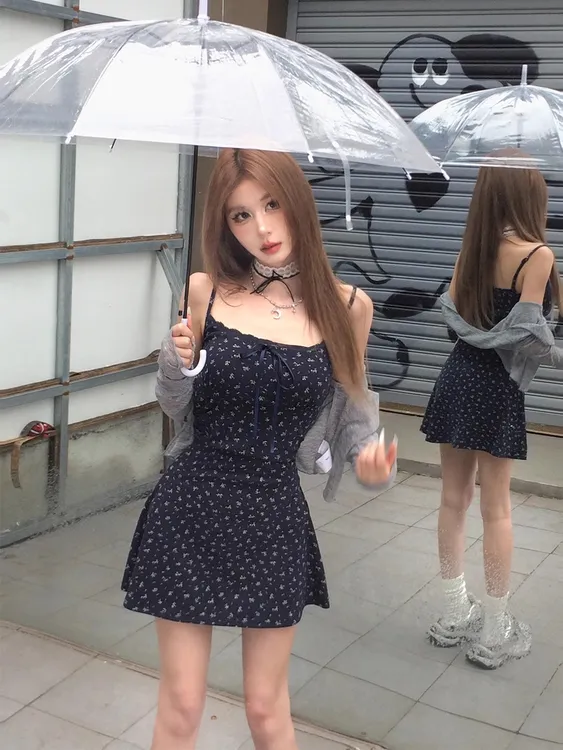 法式蓝色吊带碎花连衣裙女一秒入夏辣妹裙子小个子两件套