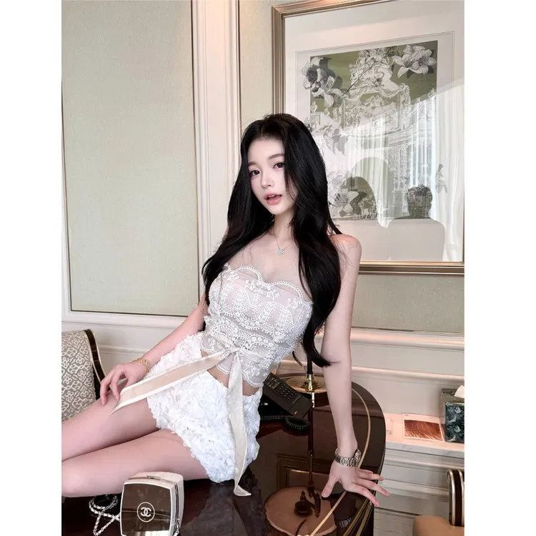 【白藏雅迹】重工蕾丝抹胸背心内搭上衣女2026春季新款显瘦短裤套装
