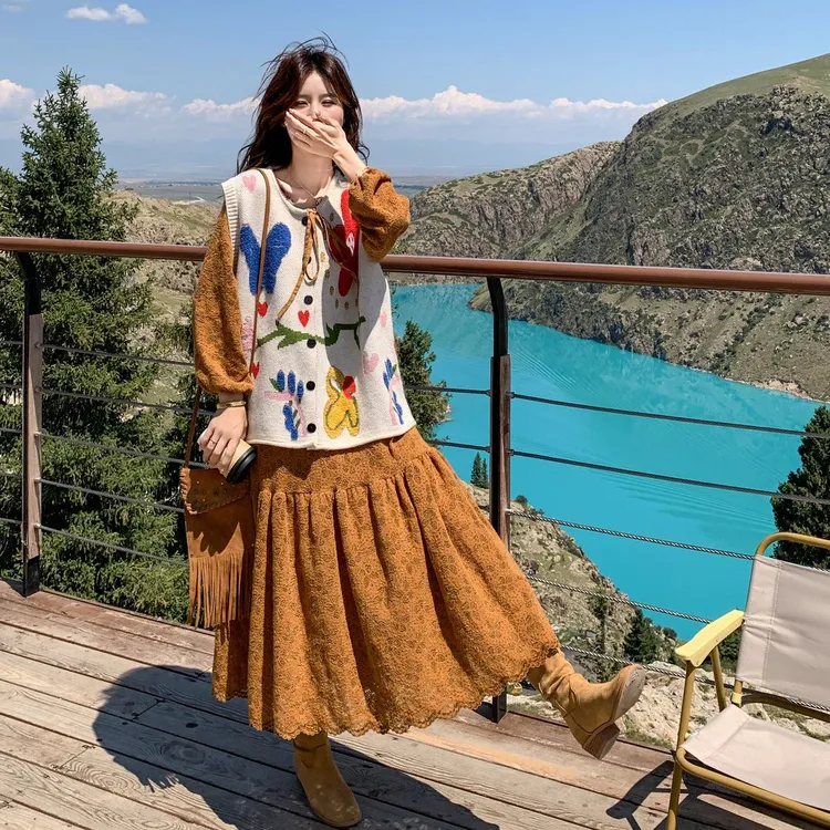 文艺复古时髦感温柔风连衣裙套装女2025秋新款拼色绣花马甲两件套