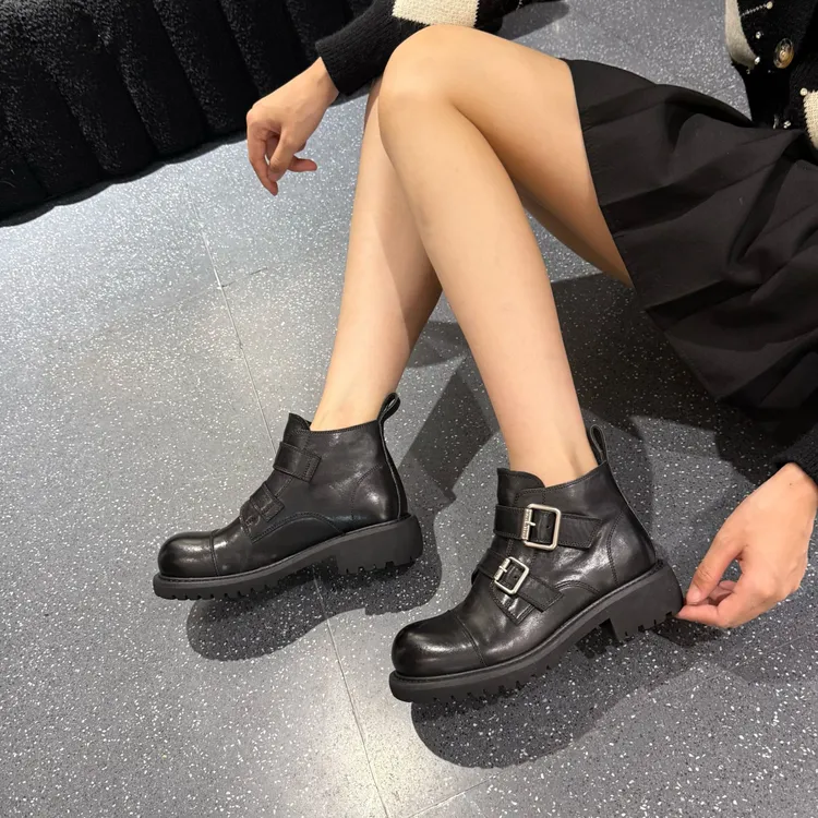 【周大米】英伦风圆头秋冬马丁靴美拉的靴子打蜡皮学院风中跟