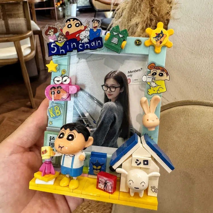 蜡笔小新积木相框拼装玩具正版女孩玩具生日礼物可爱摆件冰箱贴