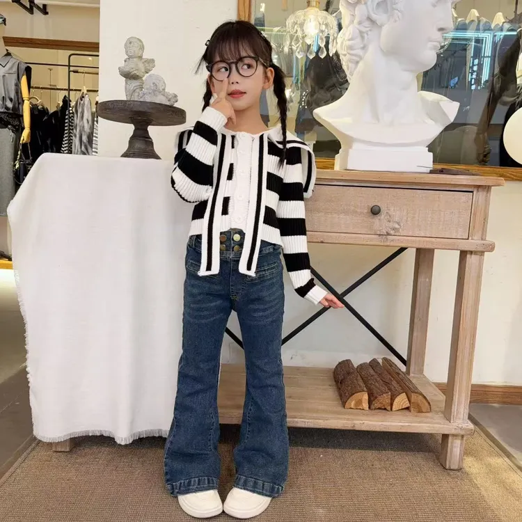 女童牛仔裤套装春秋季2025新款中大童时尚条纹毛衣韩版微喇叭裤