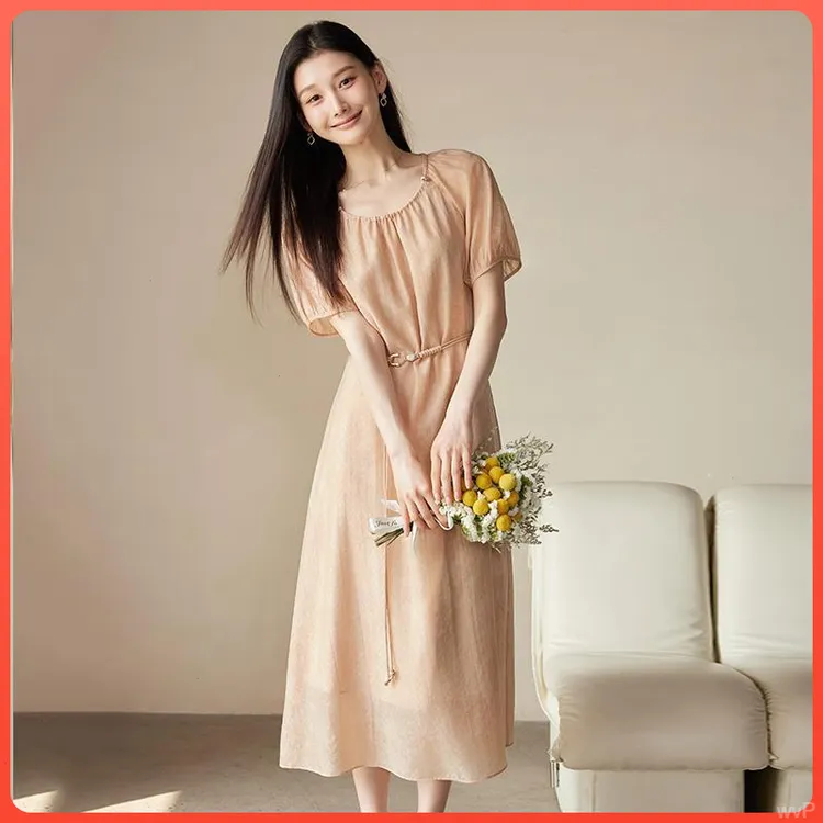 领口收腰气质连衣裙夏季新款设计感2025优雅打褶时尚腰带提花长裙