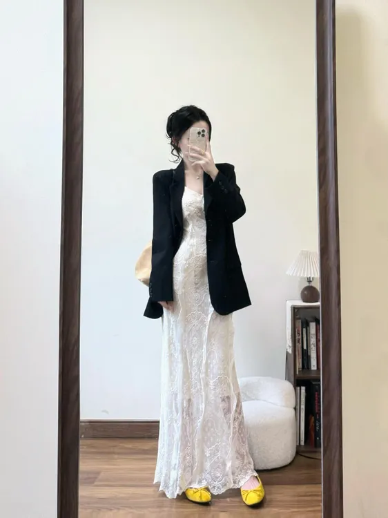 2025秋季韩系穿搭一整套黑色西装外套女搭配蕾丝吊带连衣裙两件套