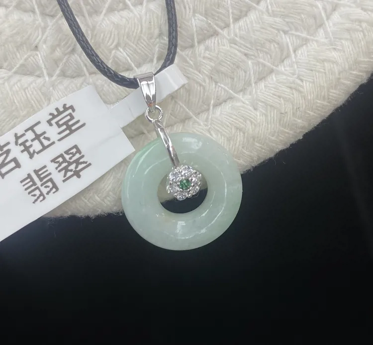 天然翡翠A货飘绿甜甜圈吊坠
