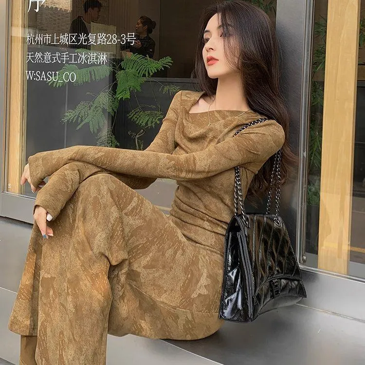 2024年秋季新款韩版复古轻奢名媛气质高级感收腰打底长袖连衣裙女