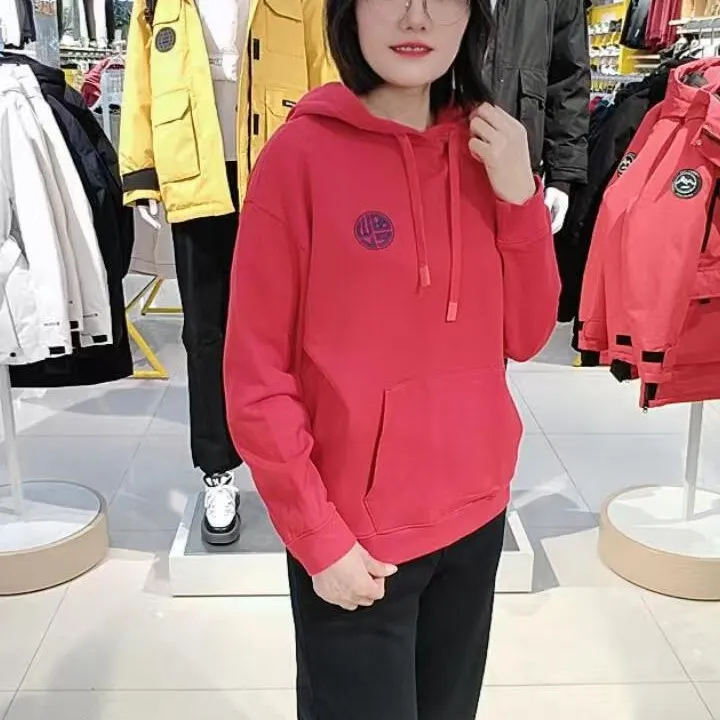 纳迪亚新品新年红连帽卫衣LC830，上身款式超级好看