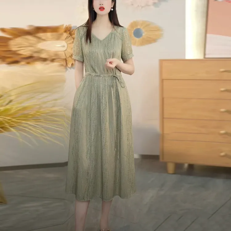 冰丝缎温婉大方衣服2025夏季新款时尚轻奢风气质收腰显瘦连衣裙子