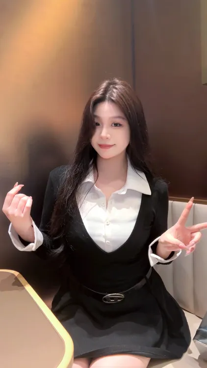 【现货】学院风假两件设计感衬衫拼接针织连衣裙子胖mm显瘦收腰遮肚