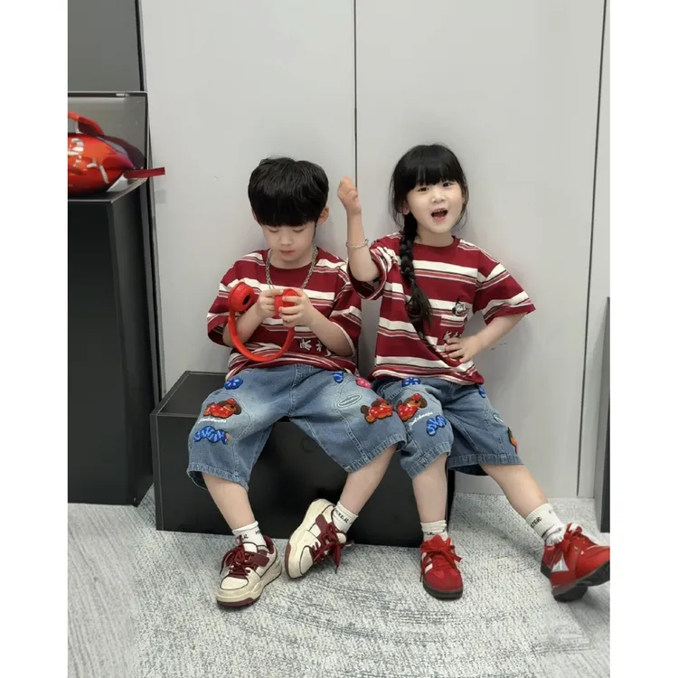 儿童条纹套装夏季新款条纹米奇T恤百搭绣花牛仔7分裤两件套潮BB