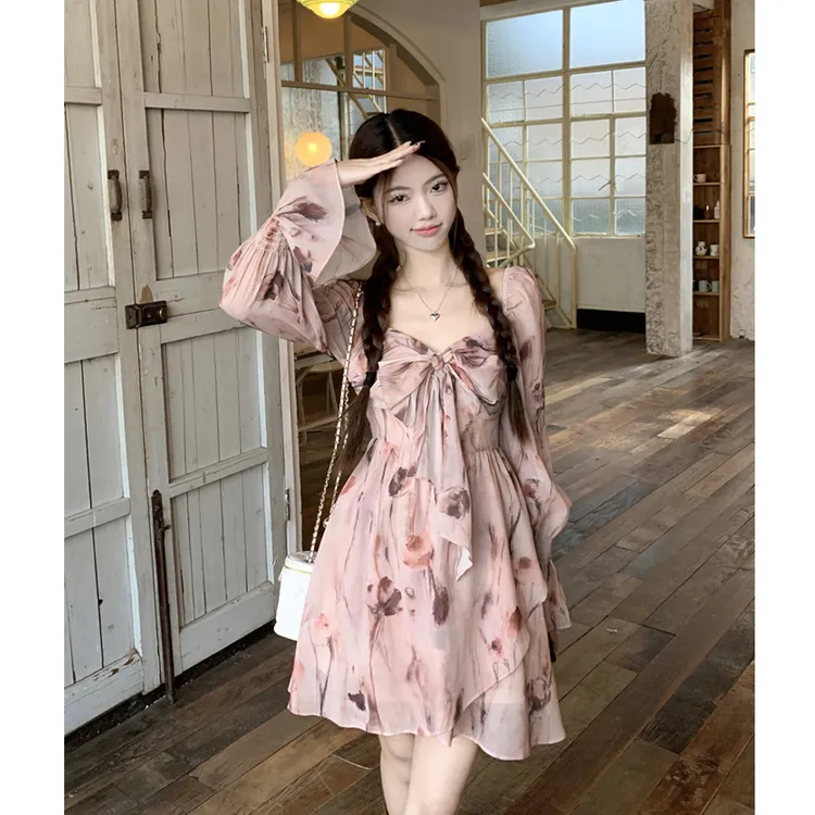 大码法式碎花长袖连衣裙女高级感春夏新款小个子粉色长袖抹胸短裙