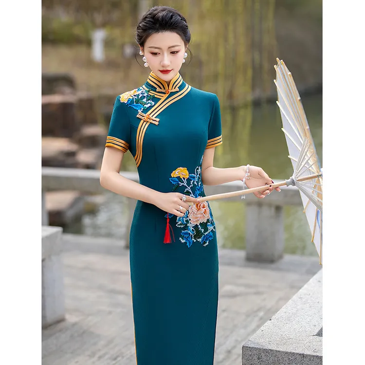 走秀旗袍2025新款走秀时尚舞台表演中年妈妈演出服年轻款春暖花开
