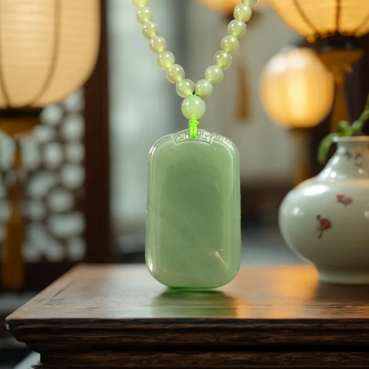 天然和田玉湖水绿晴水精雕平安无事牌吊坠时尚百搭男女款