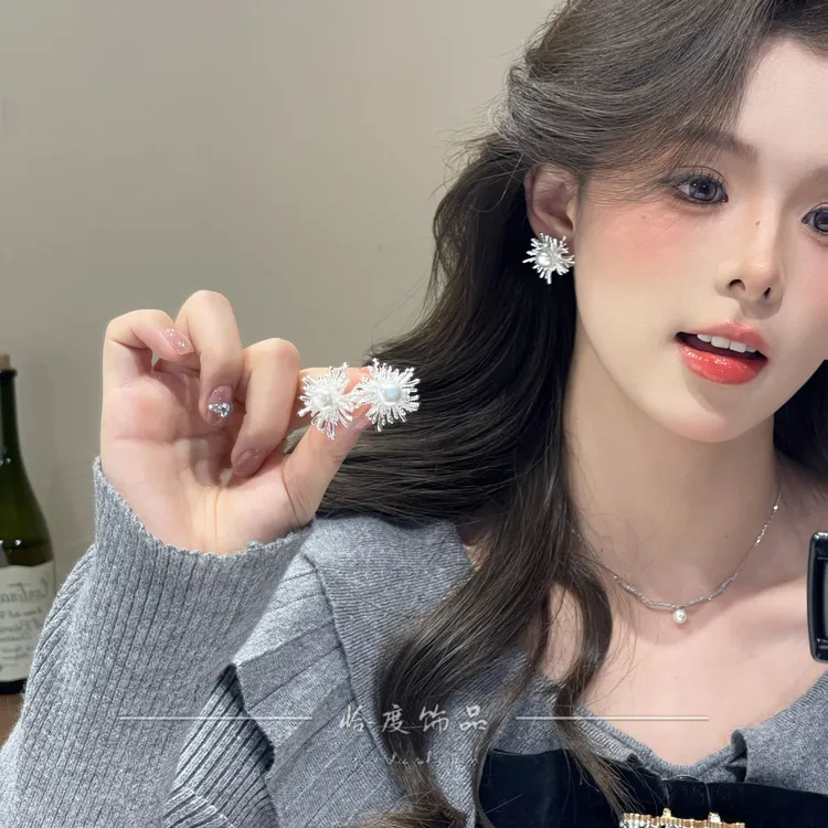 铜合金仿珍珠耳饰 【恰度】冬日新款蒲公英珠珠耳钉气质百搭