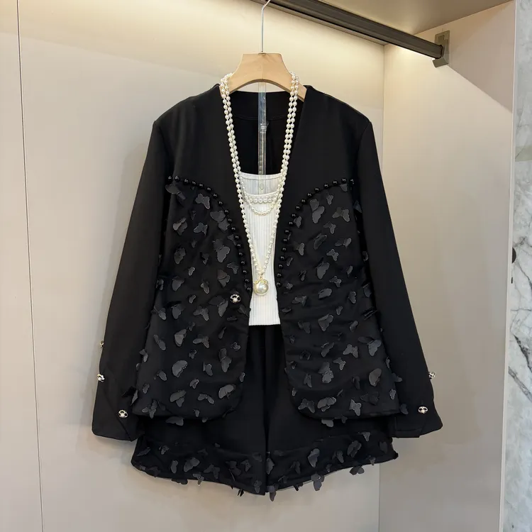 立体蝴蝶装饰重工钉珠设计小香风减龄百搭微胖大码女装洋气套装