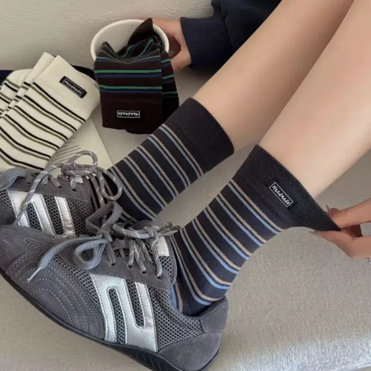 【复古条纹】秋冬百搭设计款复古色条纹无骨布标中筒袜ins堆堆袜