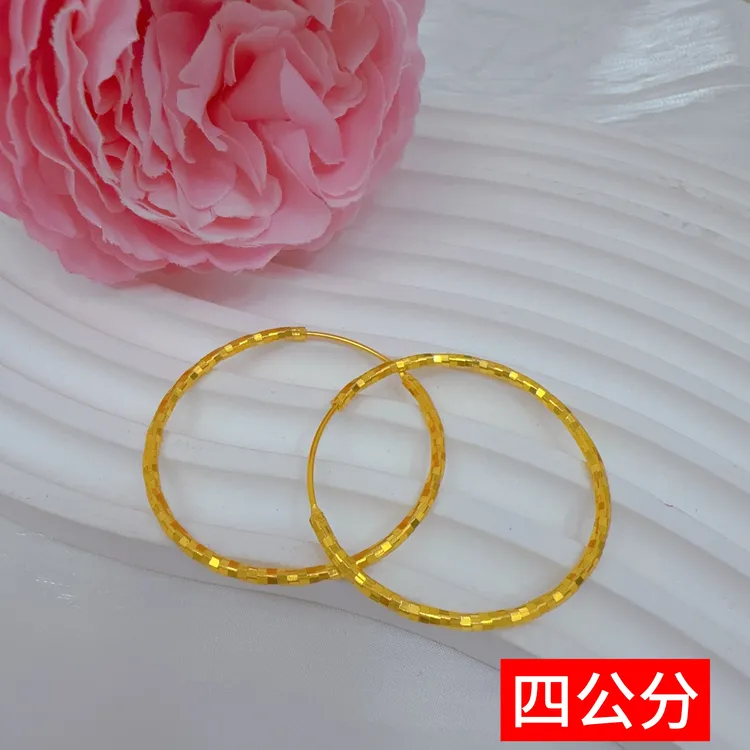 铜合金耳饰 颜色很正的金色闪亮扭纹大气百搭耳环（四公分）