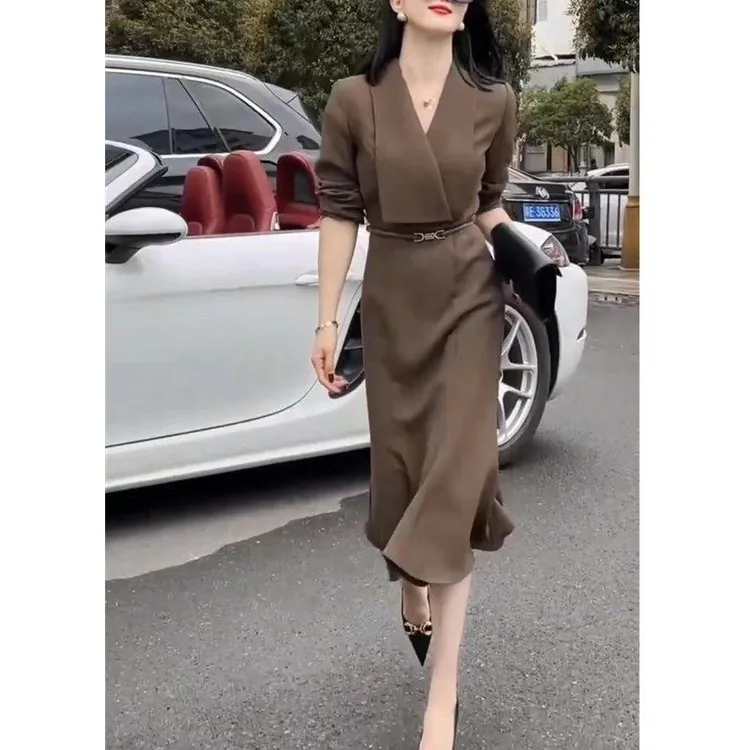 2024年新款轻熟风显瘦连衣裙女纯色修身显瘦中长款裙子23160