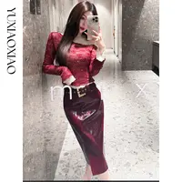 余潇潇【曼哈顿酒会】性感前侧开衩包臀直筒长版皮裙搭配同色系腰带