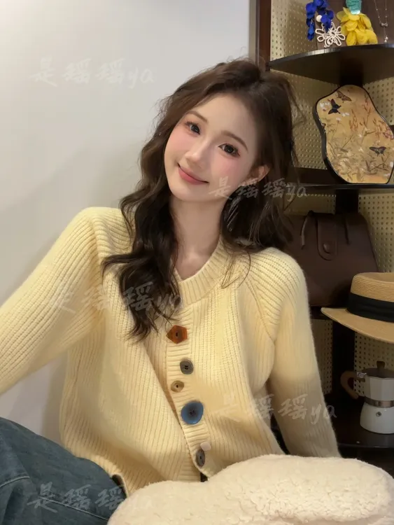 小有腔调设计感小众异型纽扣毛衣开衫女秋冬季甜美休闲针织衫