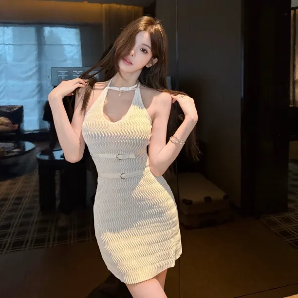 FAY【云水谣】V领波浪纹路定制腰带金属钻扣针织短款挂脖连衣裙