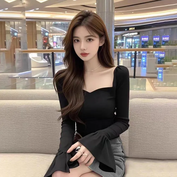 别致甜辣妹喇叭秋季修身显瘦长袖方领锁骨内搭设计感修身短款上衣