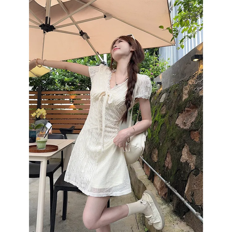 法式温柔风蕾丝拼接V领杏色连衣裙女夏新款甜美收腰长裙 21635#