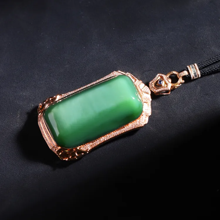 18k镶嵌和田玉碧玉猫眼无事牌男女同款奢华至极