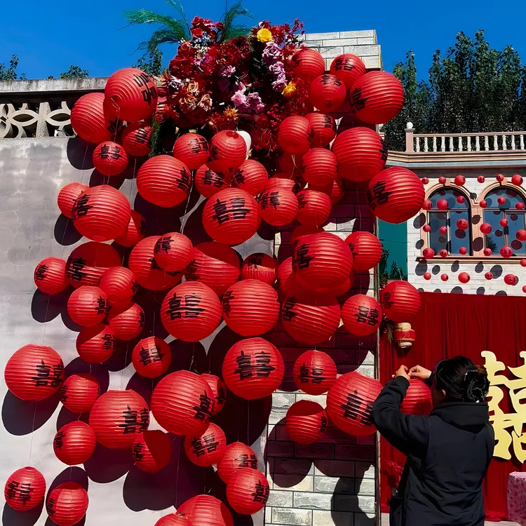 农村院子屋顶婚礼树上喜字灯笼庭院挂饰门口婚房布置装饰结婚专用