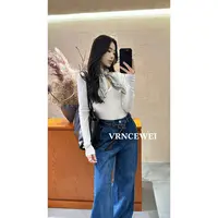 爱唯依（F）-轻薄显瘦T！深V领打底长袖T恤 （657R0552#）VRNCEWEI