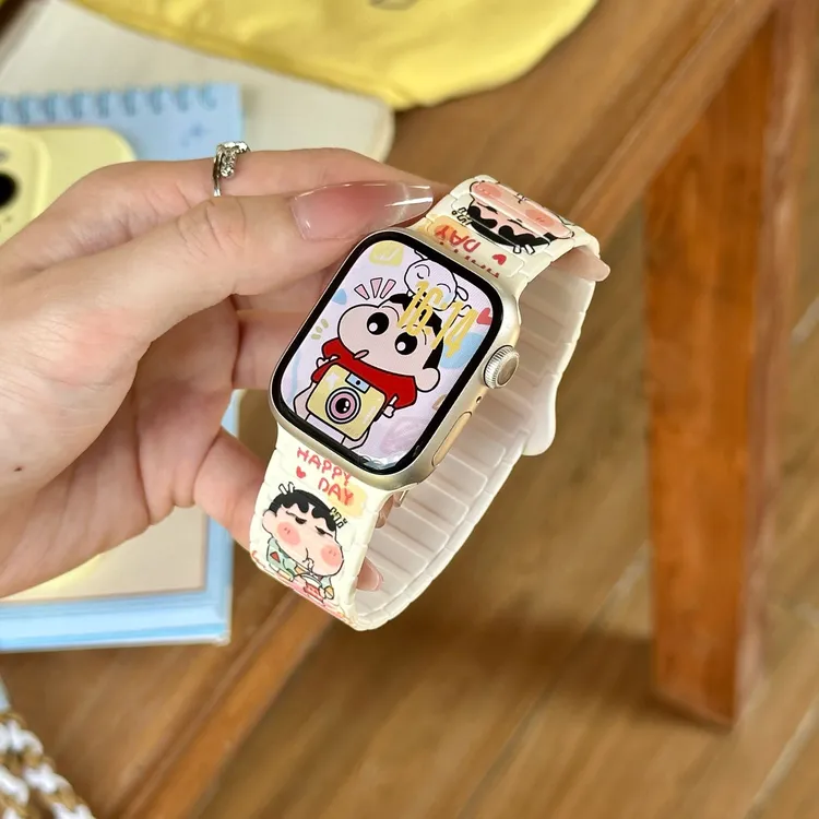 适用苹果手表iwatchs10表带硅胶磁吸蜡笔小新applewatchs9腕带se