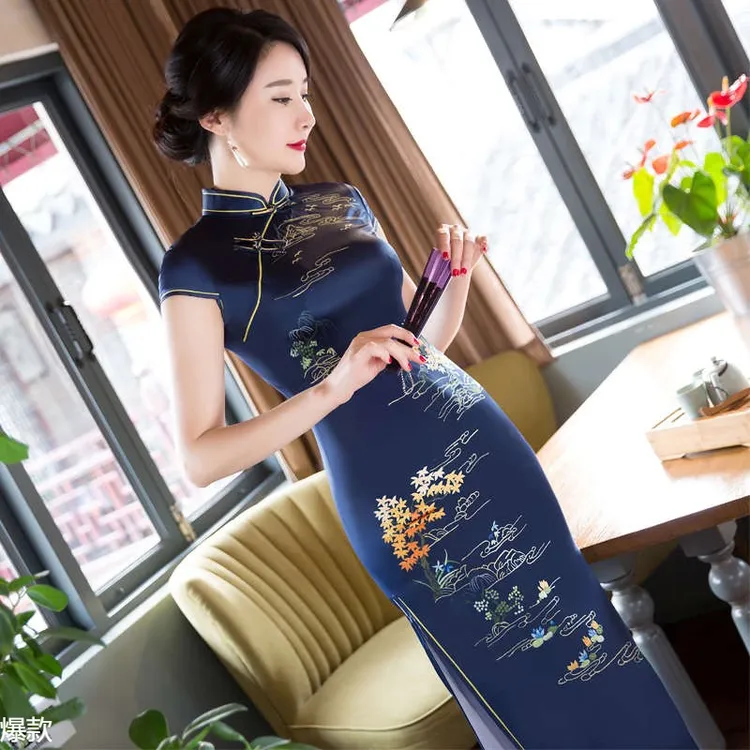 新中式长款旗袍2025新款高端气质复古盘扣日常宴会演出走秀祺袍裙