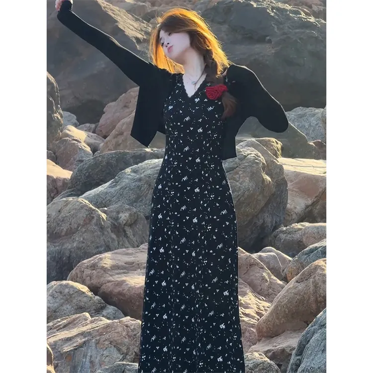 黑色防晒冰丝针织开衫高级感气质夏季配碎花v领连衣裙子两件套装
