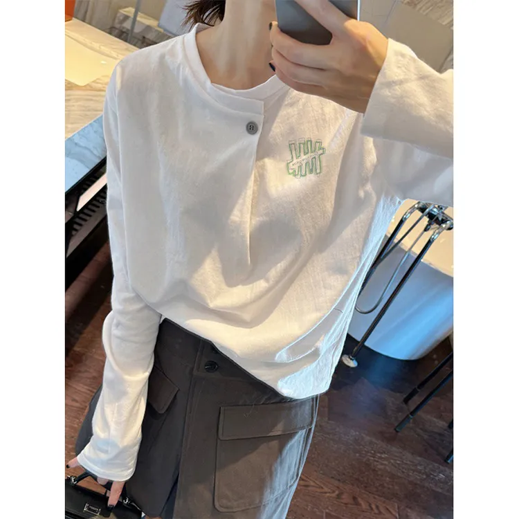 秋冬季爆款宽松休闲上衣女纯棉设计感小众白色纽扣正肩长袖T恤女