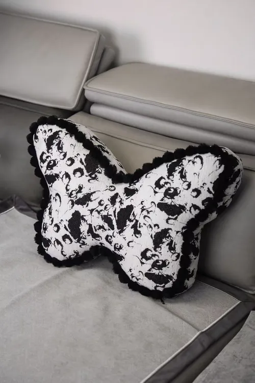 高级感复古蝴蝶抱枕可拆洗沙发卧室床头氛围感装饰靠垫车载靠枕