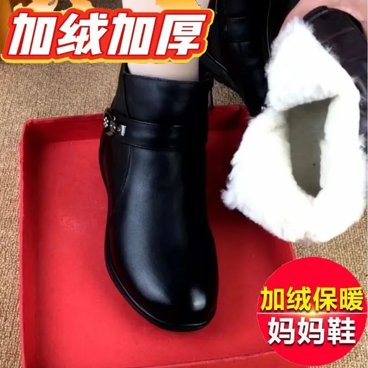 女士加厚皮鞋2025新款冬季超软皮圆头平底白毛保暖休闲妈妈短靴女