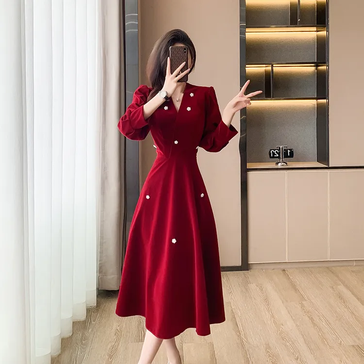 复古金丝绒连衣裙女秋冬新款礼服裙平时可穿v领a字裙