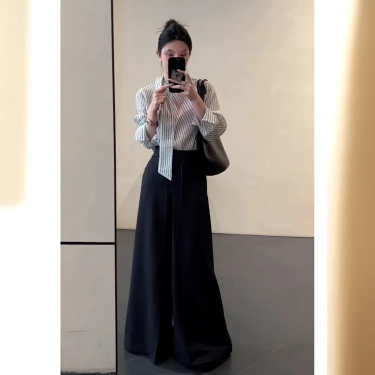 2025新款春季内搭上衣时尚气质百搭高级小香风轻熟灰色条纹衬衫女