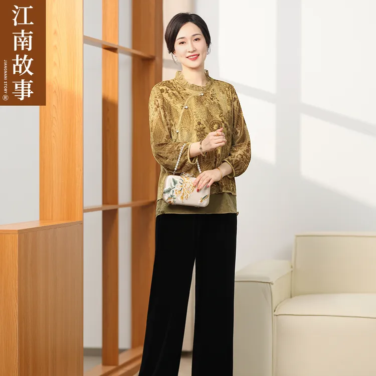 江南故事中老年秋款圆领纽扣印花上衣