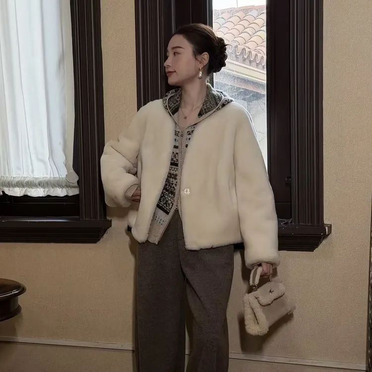 HELA AOMI “硫光茸序”羊毛革皮毛一体短款外套皮草CY5DC29439