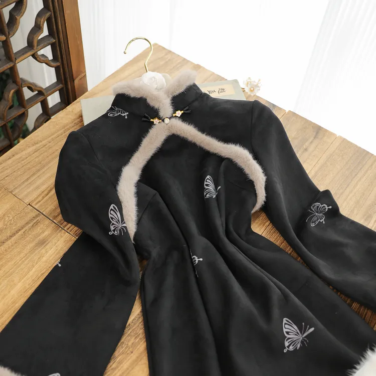 俏娘鱼黑色新中式旗袍女2025冬新款加绒保暖毛绒领日常可穿倒大袖