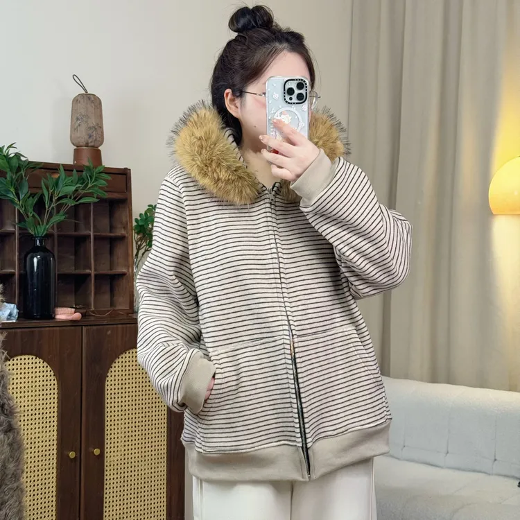 秋冬加绒加厚保暖可拆卸毛领连帽条纹拉链正肩卫衣百搭大码女装
