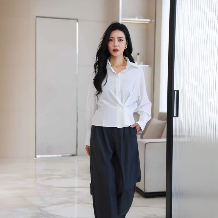 2025新款小众炸街时尚百搭衬衫轻奢高级感奢减龄洋气正肩两穿上衣